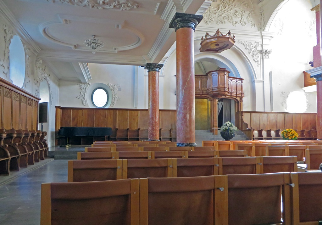 Seating and Pulpit, Kirche St. Peter